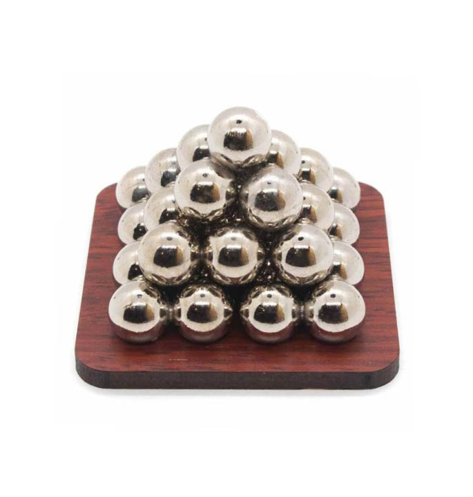 Productvisuals_Breinbrekers-Constantin-Kugelpyramide-Viereck-Metall-